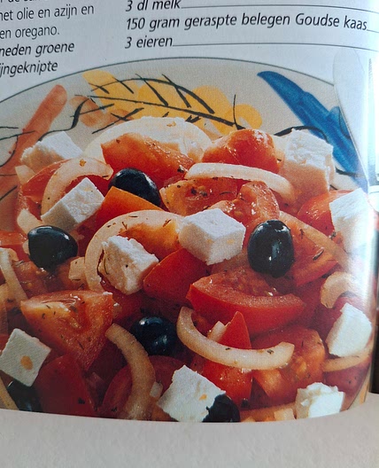 Tomatensalade met feta en olijven
