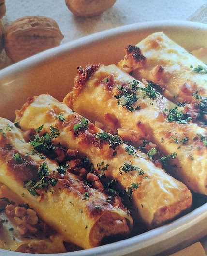 Canneloni met gehakt, salie en walnoten