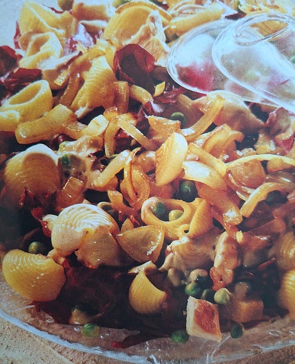 Macaronisalade met kip en ananas
