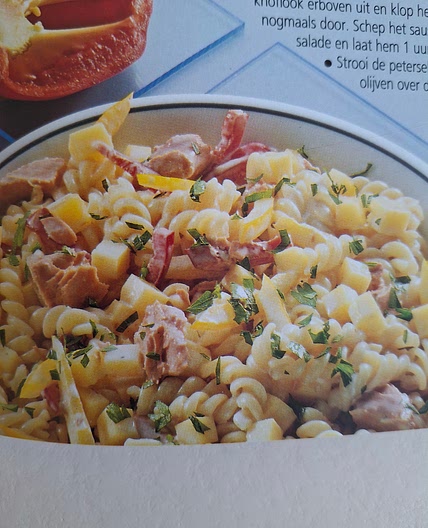 Macaronisalade met zalm