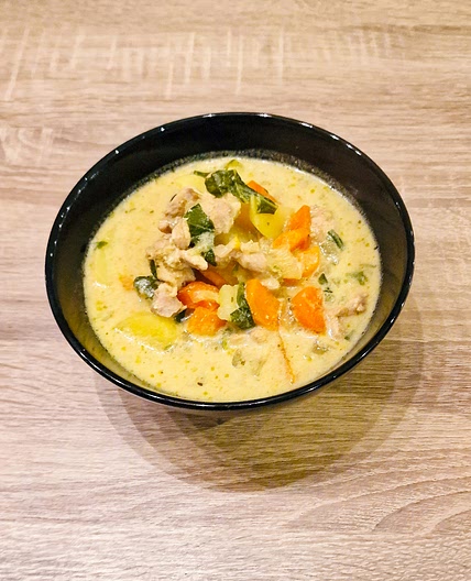 Soupe asiatique au curry, poulet
