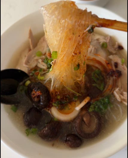 Mien Ga - Vietnamese chicken soup with bean thread noodles 