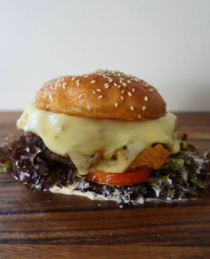Cheesy tortilla chips burger