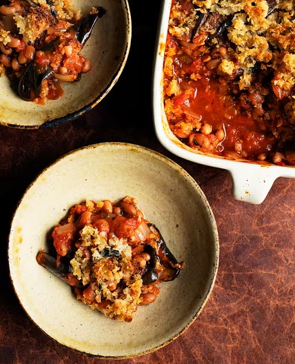 Baked aubergines with gochujang and beans