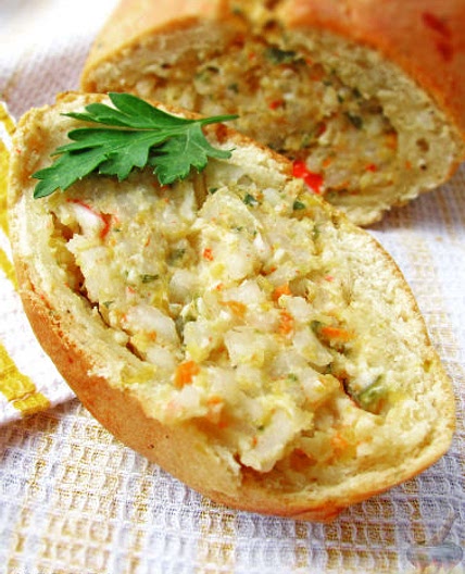 Творожный рулет с начинкой из морепродуктов