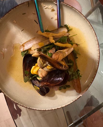 Marisco con gengibre y cilantro