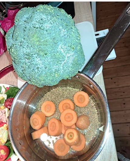 Lentils with carrot and broccoli