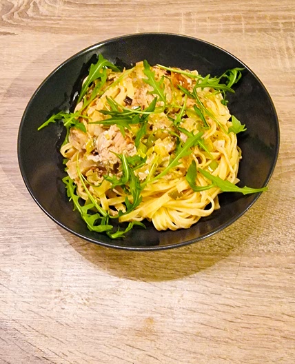 Pâtes au thon et sauce au citron,