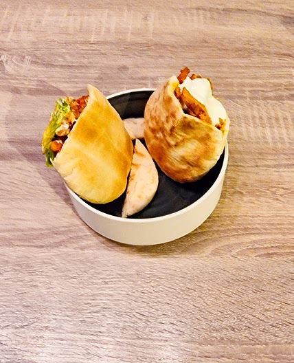Pita aux lanières de porc marinées