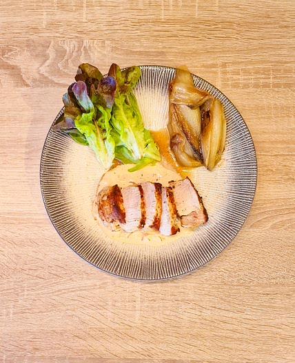 Filet de porc en sauce moutarde, chicon rissolé