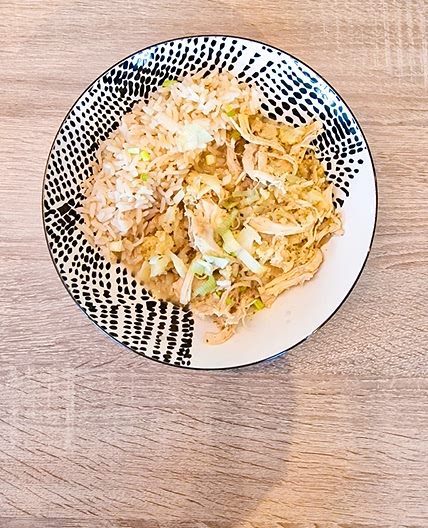 Plat unique à l'effiloché de poulet riz