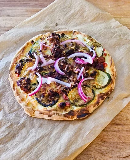 Pizza bianca à l’haché et courgette