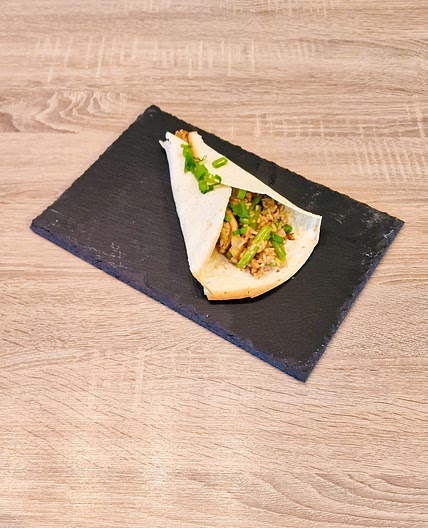 Burritos fusion au poulet, sauce asiatique douce