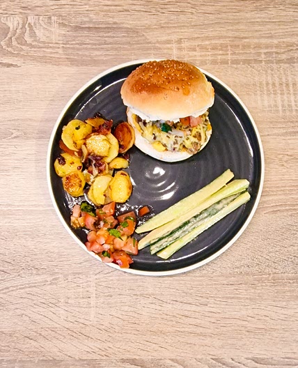 Cheeseburger bruschetta