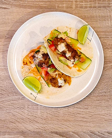 Tacos au poisson croustillant légumes à l'aigre-douce et mayonnaise au paprika fumé