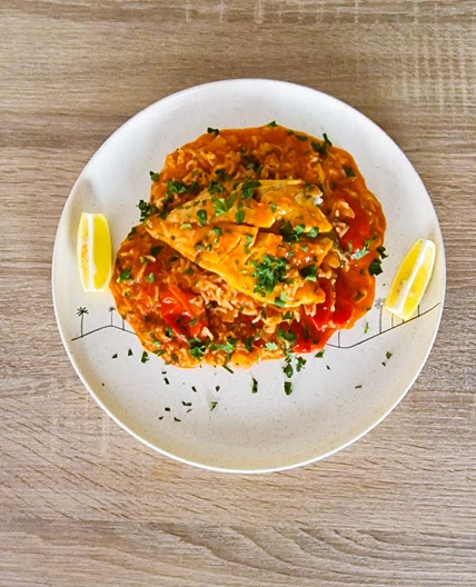 One-pot de dorade au paprika fumé riz à la tomate, citron et persil