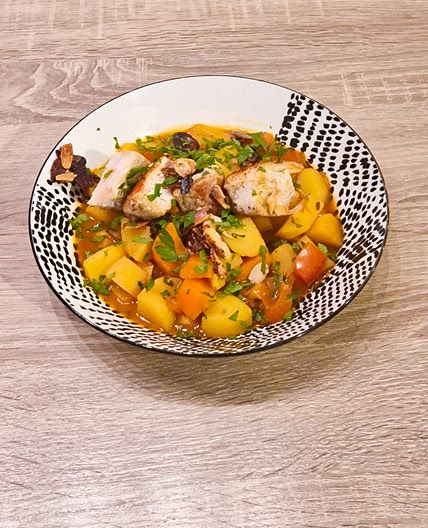 Mijoté de légumes doux & épicé et filet de poulet préparé avec des pommes de terre,