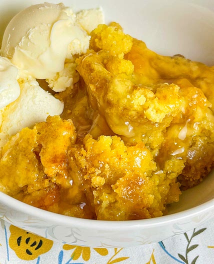Crockpot Peach Cobbler