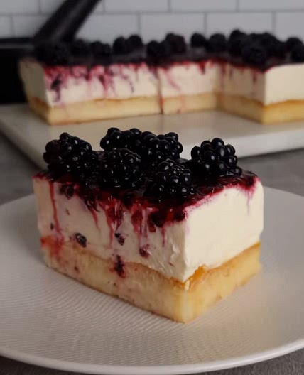 Tiramisu de queso y frutos del bosque