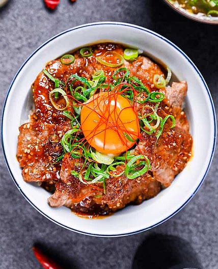 10 Minute Yakiniku Don (BBQ Style Beef Rice Bowl Recipe)