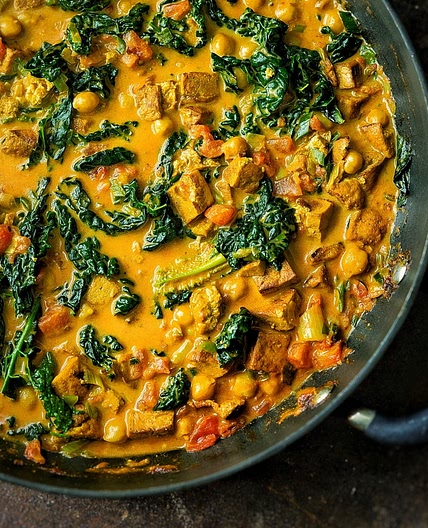 5 minute, tofu, kale and chickpea curry