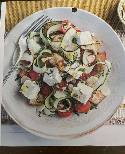 Salade de tagliatelles de courgette fêta amandes