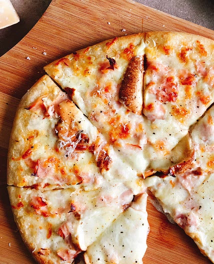 Cheesy Crust Pizza