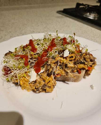 Chilli Scrambled Eggs with Tomato and Mushrooms