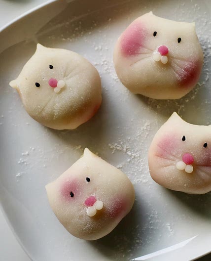 Kitten Snow Skin Mooncake