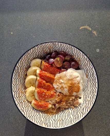 Grape Fig Banana Cinnamon Oats
