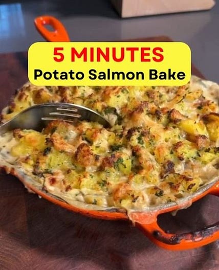 💁‍♀️ With this Crispy Potato Salmon and Leek Bake