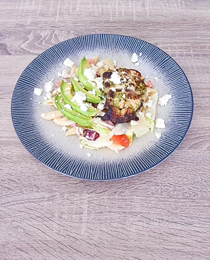 Salade de pâtes au poulet et avocat