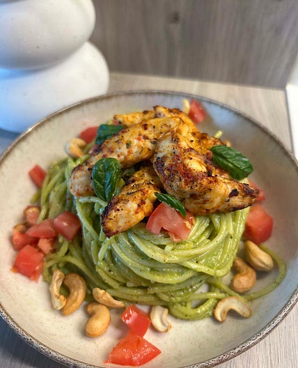 Makaron z domowym pesto