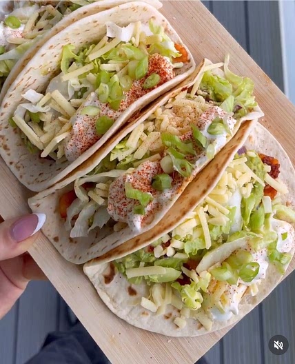 Delicious prawn tacos 🦐🌮 a quick and easy meal to make! Method: 