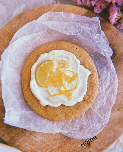 crumbl cookies 