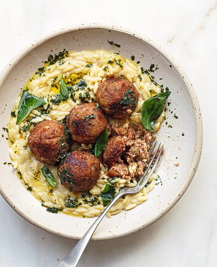 Boulettes de viande abricot + romarin avec orzo crémeux