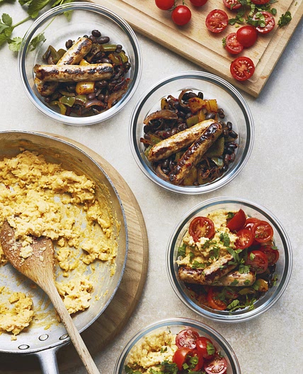 SCRAMBLED EGG AND SAUSAGE BREAKFAST BOWLS