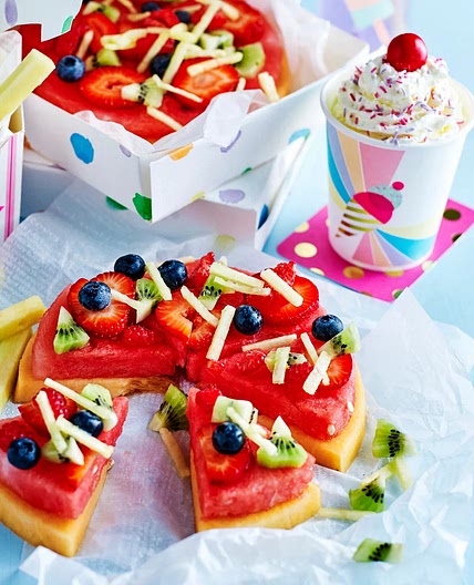 Healthy fruit ‘pizza’ kids birthday party cake