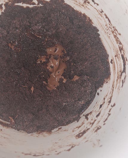 Microwave mug cake with nutella filling
