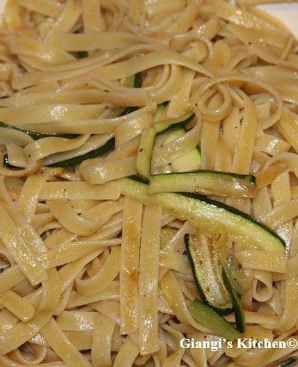 Fettuccine with Zucchini and Onions