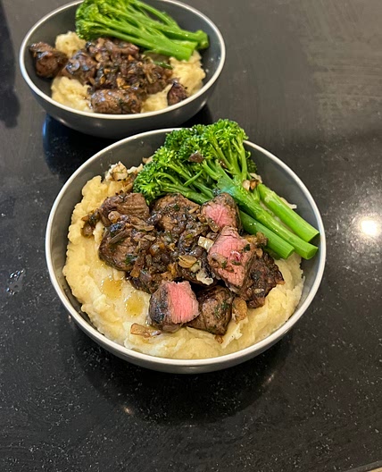 Garlic Steak Bites & Creamy Mash