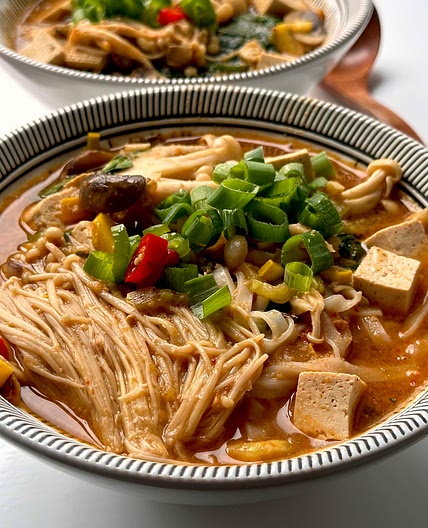 Korean style rice noodle soup 