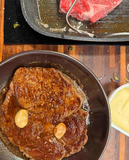 Any steak and salad diner 