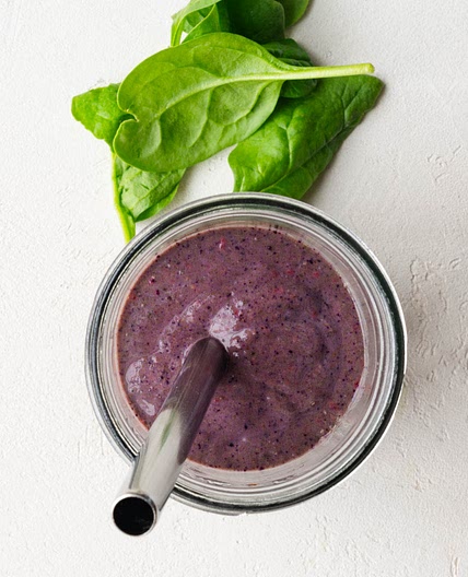 Green Smoothie with Mango & Spinach