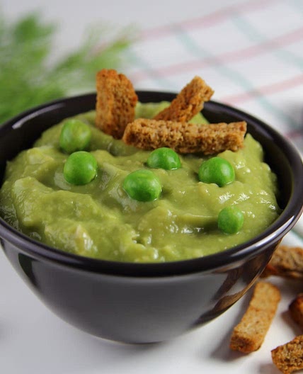 Purée de petits pois et tartines de chèvre