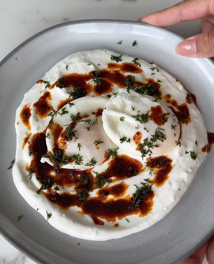 Turkish Eggs or Çılbır recipe below ✨ I’ve had so many requests 