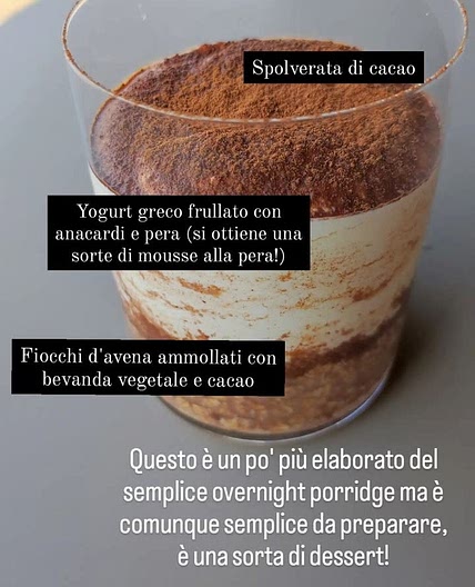 Dessert di avena, pera, noci, cacao