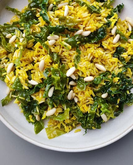 Riso con cavolo verza, pinoli, zafferano, parmigiano e olio evo