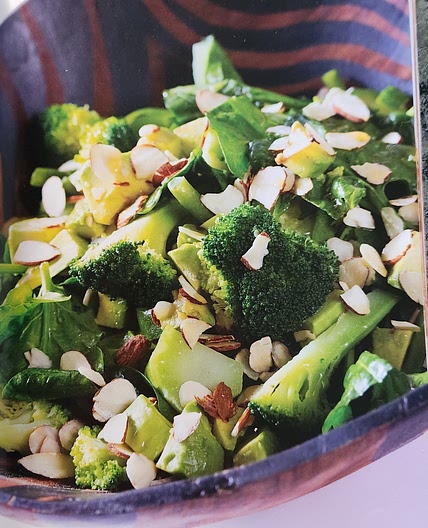 Green salad & almonds