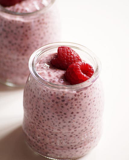 Berries' chia pudding